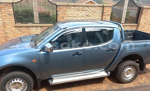 Sayi Na hannu Mitsubishi L200 Bleu Mota in Kigali a Rwanda Sayi Na hannu Mitsubishi L200 Bleu Mota in Kigali a Rwanda