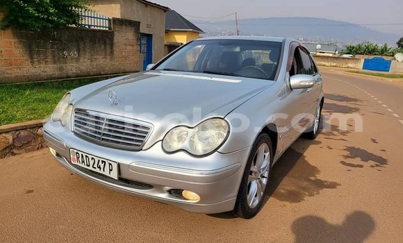 Sayi Na hannu Mercedes-Benz C–Class Gris Mota in Kigali a Rwanda Sayi Na hannu Mercedes-Benz C–Class Gris Mota in Kigali a Rwanda
