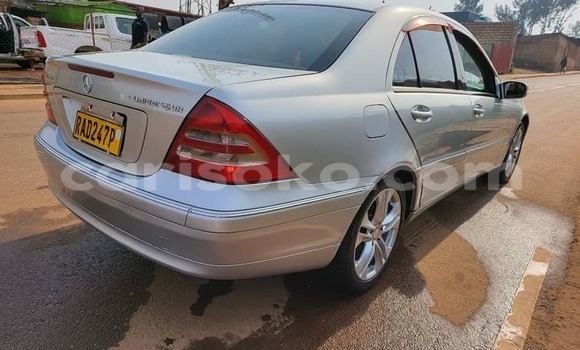 Sayi Na hannu Mercedes-Benz C–Class Gris Mota in Kigali a Rwanda Sayi Na hannu Mercedes-Benz C–Class Gris Mota in Kigali a Rwanda