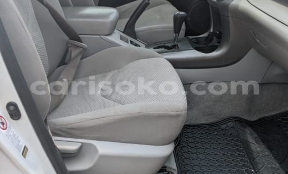 Sayi Na hannu Toyota RAV4 Blanc Mota in Kigali a Rwanda Sayi Na hannu Toyota RAV4 Blanc Mota in Kigali a Rwanda