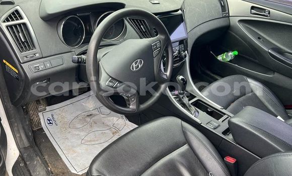 اشتري مستعمل Hyundai Sonata Blanc سيارة في Kigali في Rwanda اشتري مستعمل Hyundai Sonata Blanc سيارة في Kigali في Rwanda
