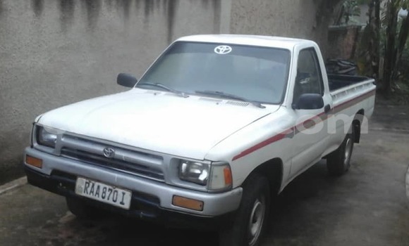 اشتري مستعمل Toyota DA Blanc شاحنة في Kigali في Rwanda