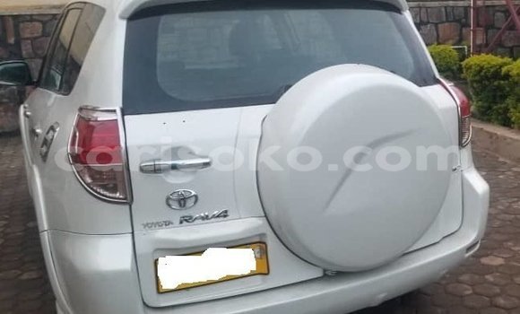 اشتري مستعمل Toyota RAV4 Blanc سيارة في Kigali في Rwanda اشتري مستعمل Toyota RAV4 Blanc سيارة في Kigali في Rwanda
