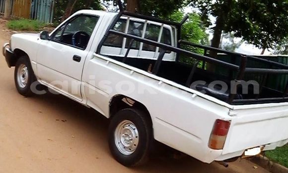 اشتري مستعمل Toyota Hilux Blanc سيارة في Kigali في Rwanda اشتري مستعمل Toyota Hilux Blanc سيارة في Kigali في Rwanda