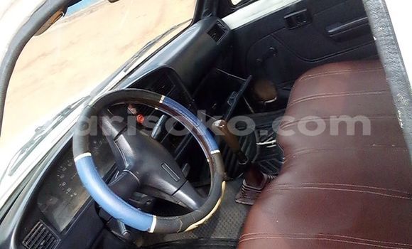 اشتري مستعمل Toyota Hilux Blanc سيارة في Kigali في Rwanda اشتري مستعمل Toyota Hilux Blanc سيارة في Kigali في Rwanda