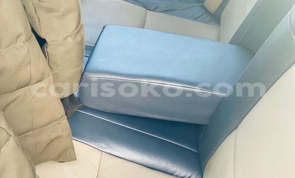 اشتري مستعمل Toyota Corolla Marron سيارة في Kigali في Rwanda اشتري مستعمل Toyota Corolla Marron سيارة في Kigali في Rwanda