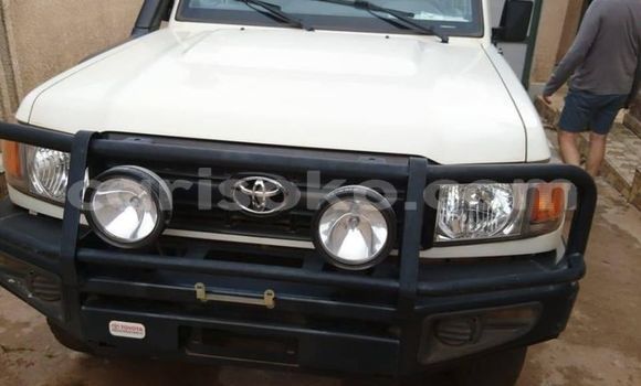 Buy Used Toyota Land Cruiser White Car in Kigali in Rwanda Buy Used Toyota Land Cruiser White Car in Kigali in Rwanda