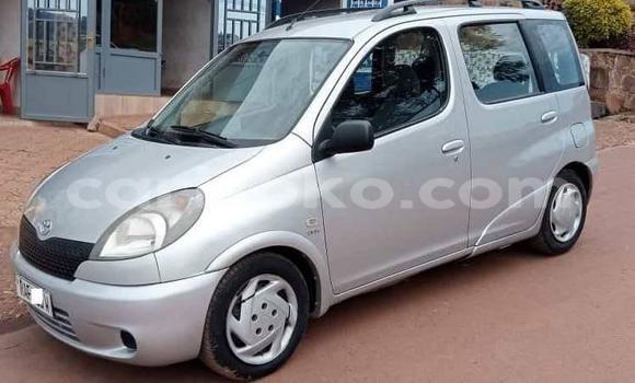 Sayi Na hannu Toyota Yaris Verso Gris Mota in Kigali a Rwanda Sayi Na hannu Toyota Yaris Verso Gris Mota in Kigali a Rwanda