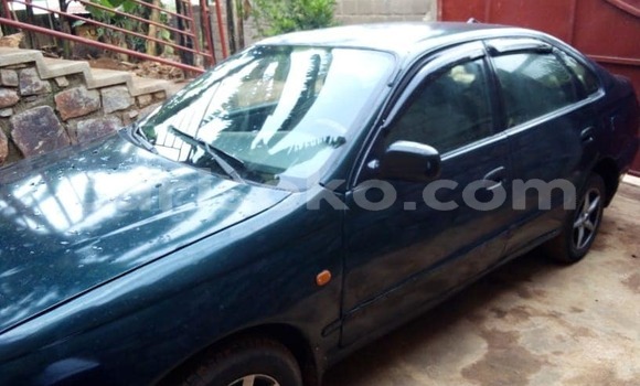 Acheter Occasion Voiture Toyota Carina E Bleu à Kigali, Rwanda Acheter Occasion Voiture Toyota Carina E Bleu à Kigali, Rwanda