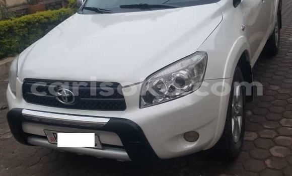 Acheter Occasion Voiture Toyota RAV4 Blanc à Kigali, Rwanda Acheter Occasion Voiture Toyota RAV4 Blanc à Kigali, Rwanda