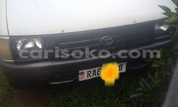 Acheter Occasion Voiture Toyota Hilux Blanc à Kigali, Rwanda Acheter Occasion Voiture Toyota Hilux Blanc à Kigali, Rwanda