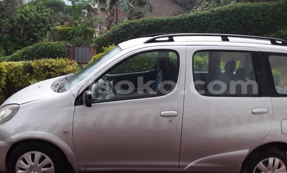 Acheter Occasion Voiture Toyota Yaris Verso Gris à Kigali, Rwanda Acheter Occasion Voiture Toyota Yaris Verso Gris à Kigali, Rwanda