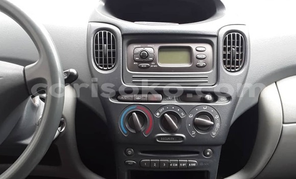 Acheter Occasion Voiture Toyota Yaris Verso Gris à Kigali, Rwanda Acheter Occasion Voiture Toyota Yaris Verso Gris à Kigali, Rwanda