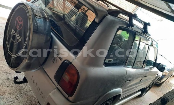 Acheter Occasion Voiture Toyota RAV4 Gris à Kigali, Rwanda Acheter Occasion Voiture Toyota RAV4 Gris à Kigali, Rwanda