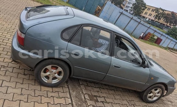 Acheter Occasion Voiture Toyota Corolla Bleu à Kigali, Rwanda Acheter Occasion Voiture Toyota Corolla Bleu à Kigali, Rwanda