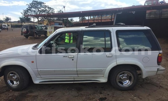 Acheter Occasion Voiture Ford Explorer Blanc à Kigali, Rwanda
