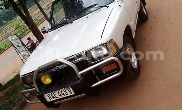 اشتري مستعمل Toyota Hilux Blanc سيارة في Kigali في Rwanda اشتري مستعمل Toyota Hilux Blanc سيارة في Kigali في Rwanda