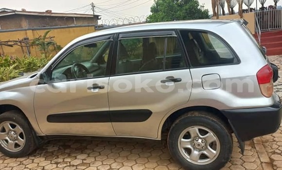 Sayi Na hannu Toyota RAV4 Gris Mota in Kigali a Rwanda Sayi Na hannu Toyota RAV4 Gris Mota in Kigali a Rwanda