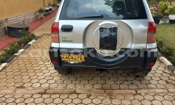 Sayi Na hannu Toyota RAV4 Gris Mota in Kigali a Rwanda Sayi Na hannu Toyota RAV4 Gris Mota in Kigali a Rwanda