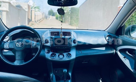 Sayi Na hannu Toyota RAV4 Gris Mota in Kigali a Rwanda Sayi Na hannu Toyota RAV4 Gris Mota in Kigali a Rwanda