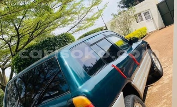 Acheter Occasion Voiture Toyota RAV4 Vert à Kigali, Rwanda Acheter Occasion Voiture Toyota RAV4 Vert à Kigali, Rwanda