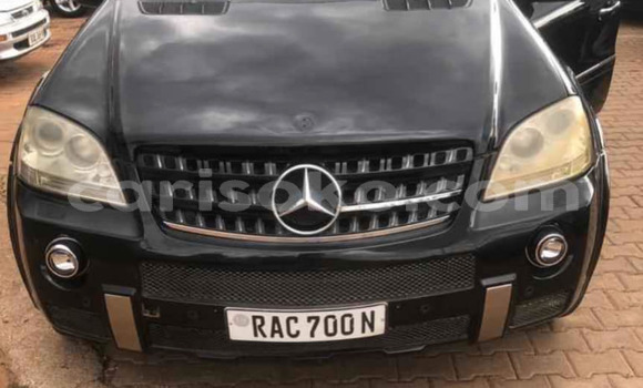 Acheter Occasion Voiture Mercedes-Benz ML–Class Noir à Kigali, Rwanda Acheter Occasion Voiture Mercedes-Benz ML–Class Noir à Kigali, Rwanda