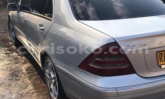 Acheter Occasion Voiture Mercedes-Benz C-Classe Gris à Kigali, Rwanda Acheter Occasion Voiture Mercedes-Benz C-Classe Gris à Kigali, Rwanda