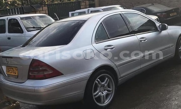 Acheter Occasion Voiture Mercedes-Benz C-Classe Gris à Kigali, Rwanda Acheter Occasion Voiture Mercedes-Benz C-Classe Gris à Kigali, Rwanda