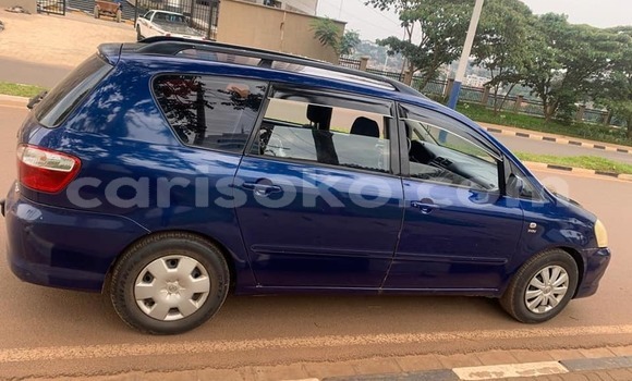 Acheter Occasion Voiture Toyota Avensis Verso Bleu à Kigali, Rwanda Acheter Occasion Voiture Toyota Avensis Verso Bleu à Kigali, Rwanda