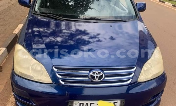 Acheter Occasion Voiture Toyota Avensis Verso Bleu à Kigali, Rwanda Acheter Occasion Voiture Toyota Avensis Verso Bleu à Kigali, Rwanda