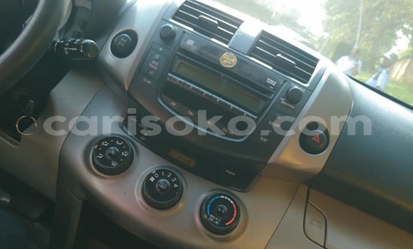 Acheter Occasion Voiture Toyota RAV4 Bleu à Kigali, Rwanda Acheter Occasion Voiture Toyota RAV4 Bleu à Kigali, Rwanda