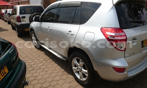 Acheter Occasion Voiture Toyota RAV4 Gris à Kigali, Rwanda Acheter Occasion Voiture Toyota RAV4 Gris à Kigali, Rwanda
