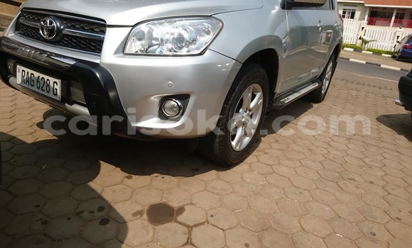Acheter Occasion Voiture Toyota RAV4 Gris à Kigali, Rwanda Acheter Occasion Voiture Toyota RAV4 Gris à Kigali, Rwanda