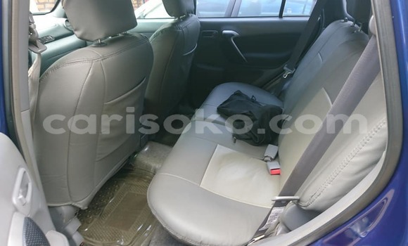 Acheter Occasion Voiture Toyota RAV4 Bleu à Kigali, Rwanda Acheter Occasion Voiture Toyota RAV4 Bleu à Kigali, Rwanda