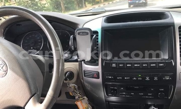 Acheter Occasion Voiture Toyota Land Cruiser Noir à Kigali, Rwanda Acheter Occasion Voiture Toyota Land Cruiser Noir à Kigali, Rwanda