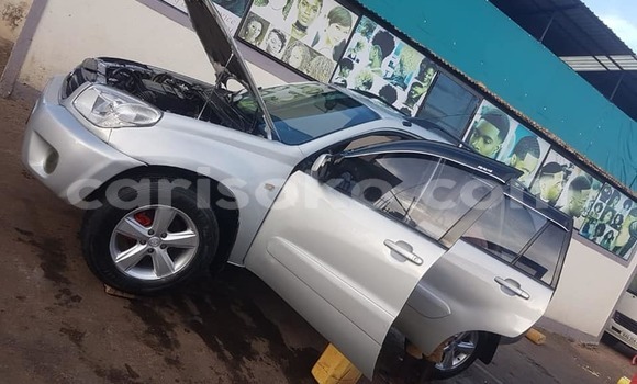 Acheter Occasion Voiture Toyota RAV4 Gris à Kigali, Rwanda Acheter Occasion Voiture Toyota RAV4 Gris à Kigali, Rwanda