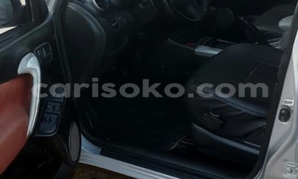 Acheter Occasion Voiture Toyota RAV4 Gris à Kigali, Rwanda Acheter Occasion Voiture Toyota RAV4 Gris à Kigali, Rwanda