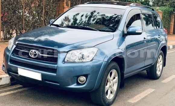 Sayi Na hannu Toyota RAV4 Bleu Mota in Kigali a Rwanda Sayi Na hannu Toyota RAV4 Bleu Mota in Kigali a Rwanda