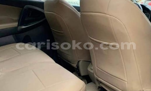 Sayi Na hannu Toyota RAV4 Bleu Mota in Kigali a Rwanda Sayi Na hannu Toyota RAV4 Bleu Mota in Kigali a Rwanda