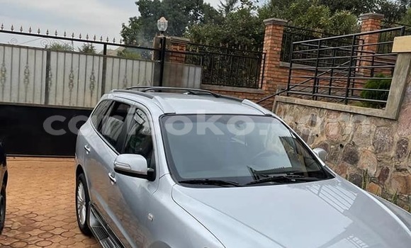 Acheter Occasion Voiture Hyundai Santa Fe Gris à Kigali, Rwanda Acheter Occasion Voiture Hyundai Santa Fe Gris à Kigali, Rwanda
