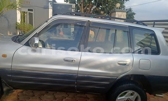 Acheter Occasion Voiture Toyota RAV4 Gris à Kigali, Rwanda Acheter Occasion Voiture Toyota RAV4 Gris à Kigali, Rwanda