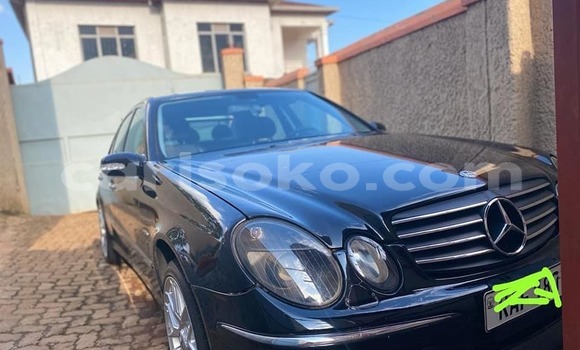 Acheter Occasion Voiture Mercedes-Benz E-Classe Noir à Kigali, Rwanda