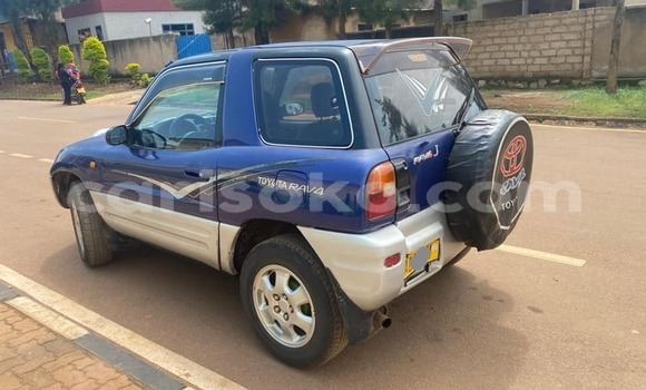 Sayi Na hannu Toyota RAV4 Bleu Mota in Kigali a Rwanda Sayi Na hannu Toyota RAV4 Bleu Mota in Kigali a Rwanda