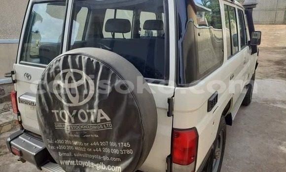 Sayi Na hannu Toyota Land Cruiser Blanc Mota in Kigali a Rwanda Sayi Na hannu Toyota Land Cruiser Blanc Mota in Kigali a Rwanda