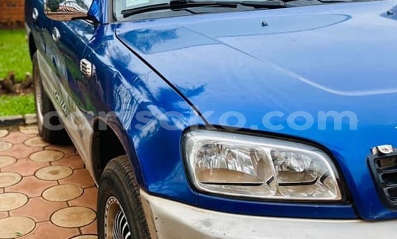 Acheter Occasion Voiture Toyota RAV4 Bleu à Kigali, Rwanda Acheter Occasion Voiture Toyota RAV4 Bleu à Kigali, Rwanda