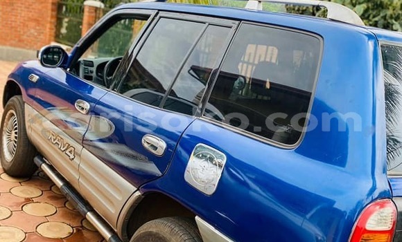 Acheter Occasion Voiture Toyota RAV4 Bleu à Kigali, Rwanda Acheter Occasion Voiture Toyota RAV4 Bleu à Kigali, Rwanda