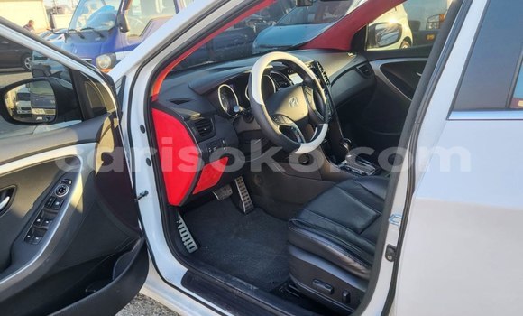 Acheter Import Voiture Hyundai i30 Blanc à Kigali, Rwanda