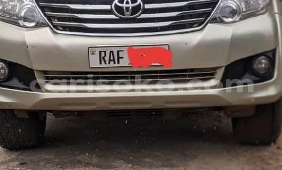 Sayi Na hannu Toyota Fortuner Marron Mota in Kigali a Rwanda Sayi Na hannu Toyota Fortuner Marron Mota in Kigali a Rwanda