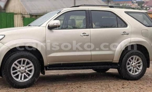Sayi Na hannu Toyota Fortuner Marron Mota in Kigali a Rwanda Sayi Na hannu Toyota Fortuner Marron Mota in Kigali a Rwanda