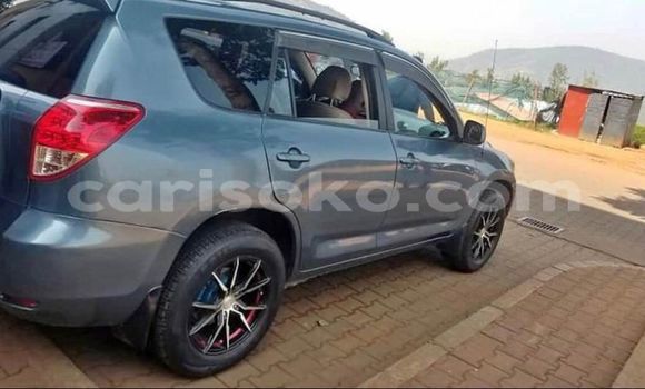 Acheter Occasion Voiture Toyota RAV4 Bleu à Kigali, Rwanda Acheter Occasion Voiture Toyota RAV4 Bleu à Kigali, Rwanda